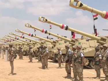 بالاتفاق مع إسرائيل.. مصر تعزز تواجدها العسكري في رفح