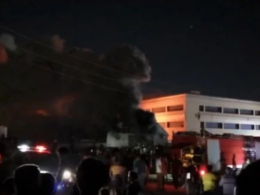 حريق يندلع بسياج مستشفى جنوب العراق وفرق الدفاع تسيطر على الوضع قبل فوات الأوان
