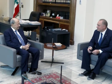 الرئيس اللبناني يوجه طلباً رسمياً إلى موسكو.. وهذا ما ناقشه مع السفير الروسي ببيروت