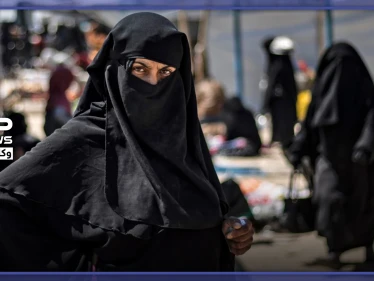 خاص|| ماذا يحصل بين نساء "داعش" بمخيم الهول.. منشورات تطالب بالنجدة بشوارع دير الزور