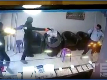 بالفيديو|| عصابة تقتحم محل ذهب وتسرق 8 كيلو ومبلغ مالي ضخم بطريقة "هوليوودية" بوضح النهار