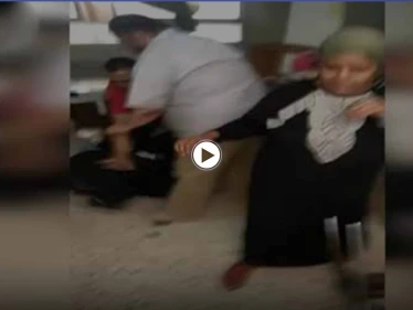بالفيديو|| مشاجرة دامية بين طالبتي ثانوية بمدرسة مصرية وإصابة مدرّس