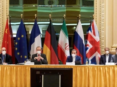تقارير إيرانية تضع سقفاً محتملاً لرفع العقوبات الأمريكية عن طهران وتتهم واشنطن بالتدبير لخطةٍ قانونيةٍ تطيل أملها