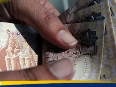 انتشر بين المصريين.. خبير يكشف خفايا تطبيق يسرق الأموال