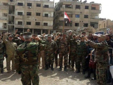 بالفيديو|| "جنود الأسد" يدبكون على أبواب إدلب فيما قصف النظام على مخيّم فيها يخلّف ضحايا