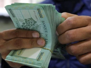 ارتفاع قياسي بدولار السوق السوداء في لبنان.. كم بلغ؟