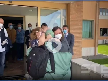 موظفة إغاثية إيطالية تشهر إسلامها بعد تحريرها من اختطاف دام أكثر من عامين (فيديو)