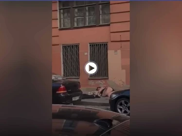 بالفيديو|| لحظة مرعبة لسقوط زوجين من شرفة منزلهما أثناء نشوب عراك بينهما والسلطات تحقق في الحادثة