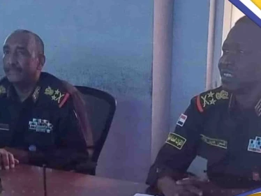 شاهد|| أول ظهور للبرهان بعد اشتعال أحداث السودان وهو يدير إحدى غرف العمليات العسكرية