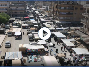 مشاهد من ازدحام سوق الأربعاء بمدينة إدلب رغم ارتفاع معدلات إصابات فيروس كورونا بالمحافظة