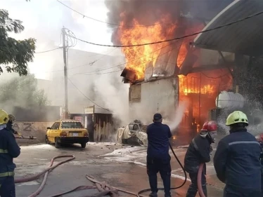 حريق كبير يلتهم مستشفى في العراق وجهود لإخراج المرضى قبل وصول النار لأسطوانات الأوكسجين