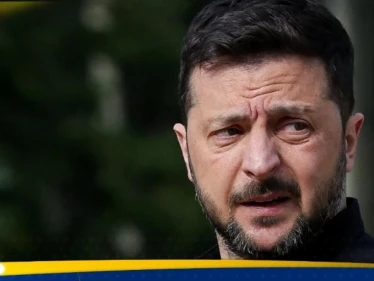 الاستخبارات الروسية تكشف محادثات أمريكية بريطانية لاستبدال زيلينسكي بهذا الشخص