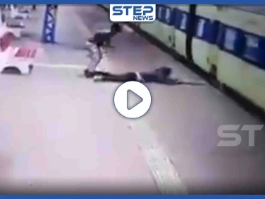 فيديو || سحبه من أقدامه.. شرطي ينقذ رجل وَقَعَ تحت عجلات القطار في الهند