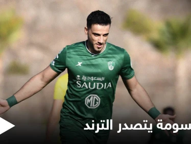 "كلنا معك يا سومة" جمهور الأهلي السعودي يشعل المنصات دفاعاً عن بقاء عمر السومة في النادي