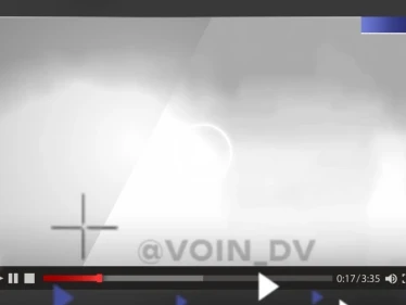 بالفيديو|| بضربةٍ واحدة.. صاروخ روسي موجه يحول مدرعة أوكرانية لكرة ملتهبة على محور أوغليدار