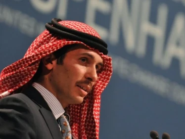 الملك الأردني كلّف هذه الشخصية للتواصل مع الأمير حمزة.. وهذا كان ردّ الأخير