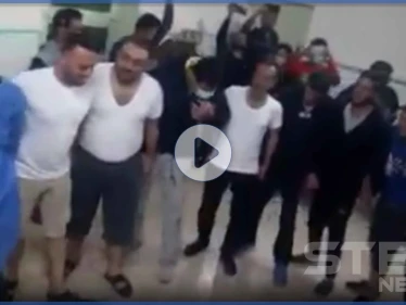 بالفيديو|| حفل توزيع كورونا بأحد مشافي درعا.. وطبيب المشفى "ماسك الأول على الدبكة"!