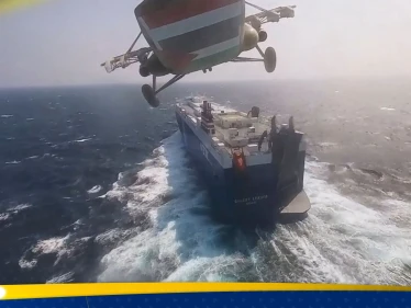متجهة إلى إسرائيل.. الحوثيون يحوّلون مسار سفينة إلى ساحل اليمن