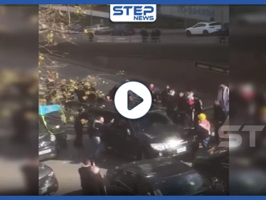 بالفيديو|| بالبيض والحجارة.. محتجون لبنانيون يرشقون سيارة نائب ويتسببون بإصابته