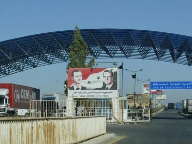 الأردن يعلن افتتاح حدوده مع سوريا أمام المسافرين تزامناً مع اجتماع رفيع بعمان