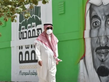 السعودية تسمح بالسفر إلى خارج المملكة لهذه الفئات بشروط.. وتكشف موعد سريان القرار