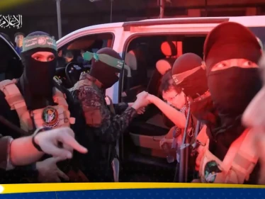 صحيفة إسرائيلية تكشف عن أسماء 3 أسرى تشترط حماس الإفراج عنهم في الصفقة القادمة (صور)