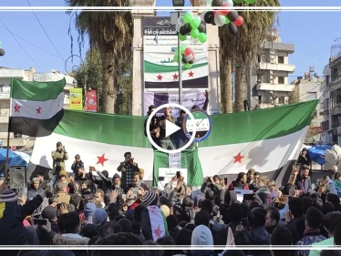 مظاهرات مناهضة للنظام السوري في مدينة ادلب وللتأكيد على استمرارية الثورة السورية
