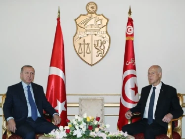 أردوغان يؤكد لـ قيس سعيد خلال اتصالٍ هاتفي 3 أمور.. والأخير يعفي وزيرين من منصبهما
