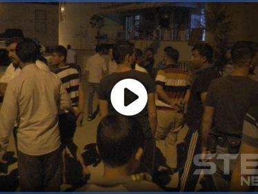 عنصريون أتراك يطالبون بطرد اللاجئين السوريين وتسجيل محاولة نحر شاب سوري بإسطنبول (فيديو)
