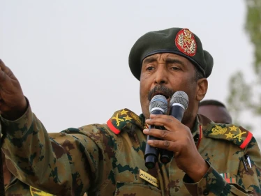 قائد الجيش السوداني: روسيا صديقة وصادقة معنا لكن لدينا ملاحظات على القاعدة العسكرية شرقاً