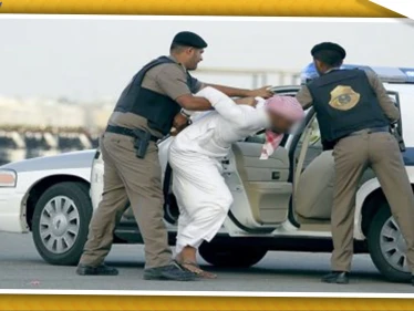 سعودي يفتح نيران رشاشه على أحد المنازل في حفر الباطن