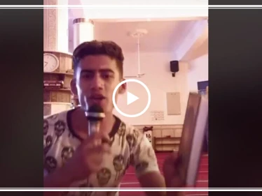 فيديو لشاب يغني ممسكاً القرآن داخل أحد المساجد في مصر يثير موجة غضب