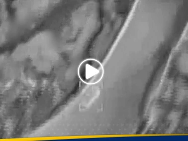 شاهد|| الجيش الإسرائيلي ينشر فيديو للحظة استهداف سيارة لحزب الله جنوب لبنان