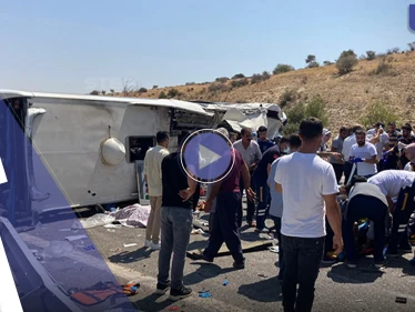 بالفيديو|| بينهم صحافيون.. قتلى وجرحى في حادث مروع بولاية غازي عنتاب التركية