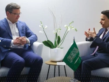 وفد سعودي يصل كييف مقدماً دعماً مالياً كبيراً وزيلينسكي يتحدث عن "قمة سلام"