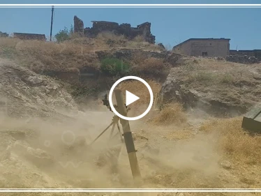 شاهد استهداف قوات المعارضة تجمعات قوات النظام المتواجدة في حرش الكركات غربي حماة بقذائف الهاون وتحقيق إصابات مباشرة