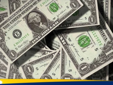 بعد اتفاق التجارة: ارتفع الدولار لكن الأسهم الأوروبية هبطت.. خبير يكشف أين تكمن المشكلة