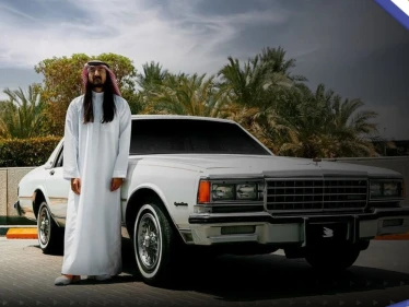 بعد رونالدو.. نجم عالمي جديد يظهر بالثوب الأبيض في السعودية ويثير تفاعلاً كبيراً (صور)