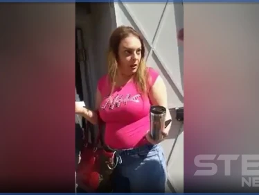 بالفيديو|| مدام فاتن تثير غضب موالي النظام السوري بعد إذلالها مواطناً أمام نافذة للمعونات