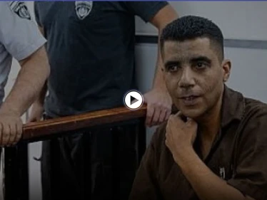 بالفيديو|| بأول ظهور له.. مشادة كلامية بين زكريا الزبيدي وأحد الحراس الإسرائيلين وإجراء أمني ضد الأسرى