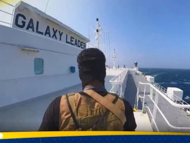 ميليشيات الحوثي تستهدف سفينة جديدة متجهة لإسرائيل.. وشركة شحن فرنسية ترد