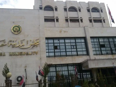 مجلس حماة ينذر أهالي أحد الأحياء بإخلائه في أسبوع، بحجة أنها منطقة مخالفات