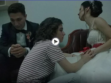 بالفيديو|| بيوم زفافها.. عروس تركية تتعرض لحادثة مؤلمة تحول حفلها إلى عزاء ومأساة