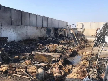 صور تُظهر آثار الدمار والحرائق في نقطة المراقبة التركية في قرية شير مغار غربي حماة بعد استهدافها من قبل قوات النظام بالقذائف يوم أمس.