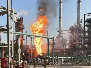 بالفيديو|| حرائق نفطية بالخليج.. الأول بأكبر منشأة للبترول بالكويت والثاني بدبي