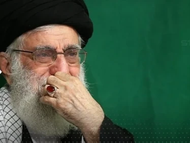 فيديو لـ خامنئي "يستفز" ناشطين إيرانيين.. وزوجة رئيسي: أمريكا أجبرت طهران على فعل هذا الأمر