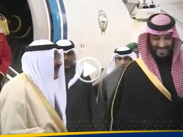شاهد|| لحظة وصول أمير الكويت إلى الرياض في أول زيارة خارجية