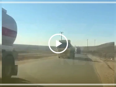 بعد يوم من قصفها بالمدفعية الثقيلة.. قافلة أمريكية تغادر سوريا باتجاه الأراضي العراقية (فيديو)