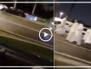 شاهد بالفيديو|| سعودية تتغزل بالشباب في الطريق العام وتثير ضجة كبيرة على وسائل التواصل الإجتماعي