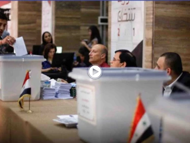 بالفيديو والصور|| مشاهد طريفة من الانتخابات الرئاسية السورية والموضة الجديدة الانتخاب بدم القلب
